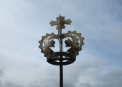 Gilded crown finials