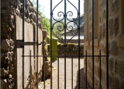 Single side gate at the Yorke Arms, Harrogate - SEE SECOND PIC IN GALLERY