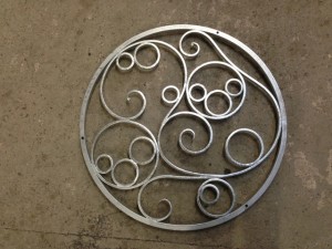 Decorative well cover